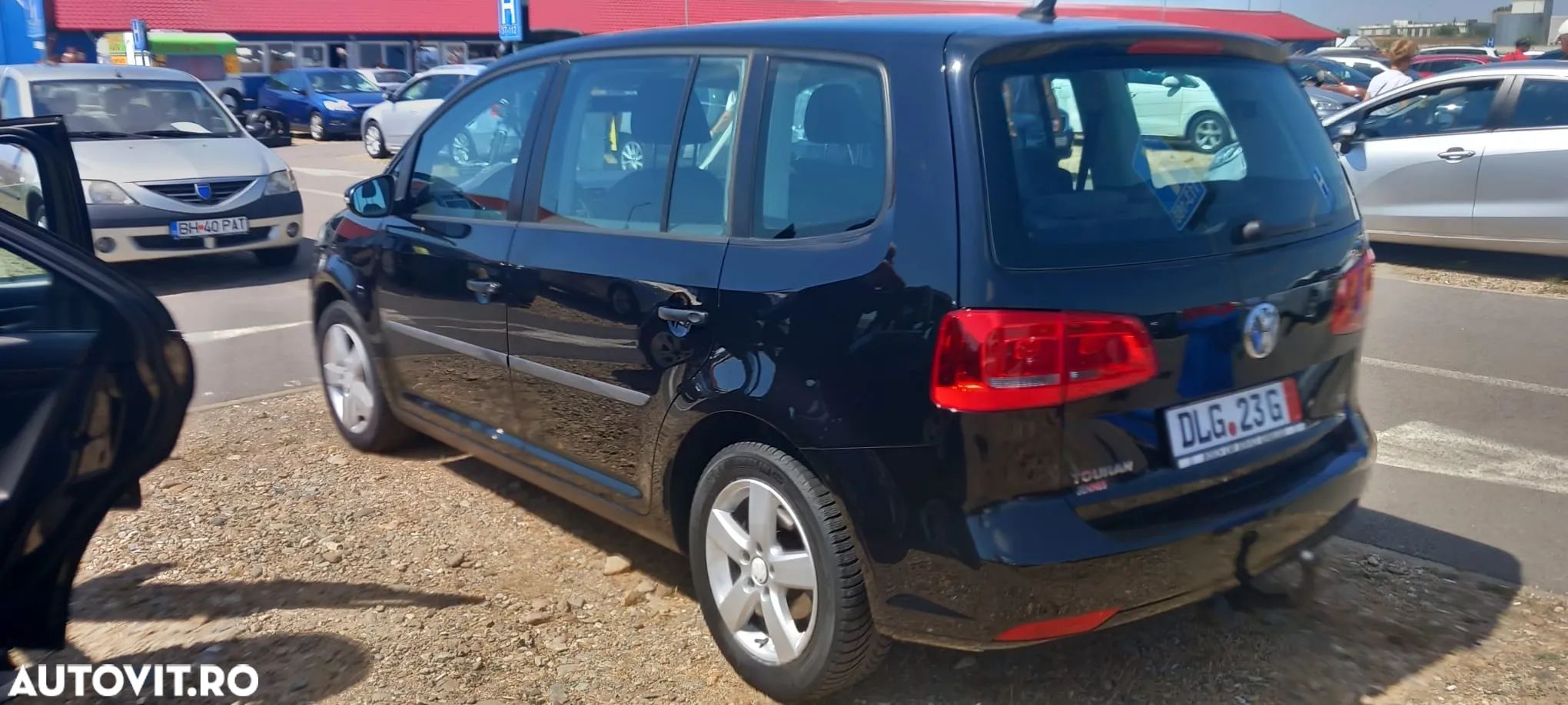 Volkswagen Touran - 1