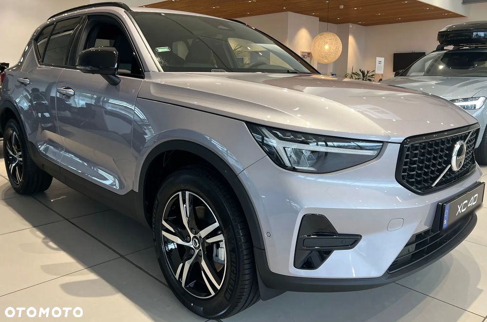 Volvo XC 40 B4 B AWD DKG Plus Dark - 9