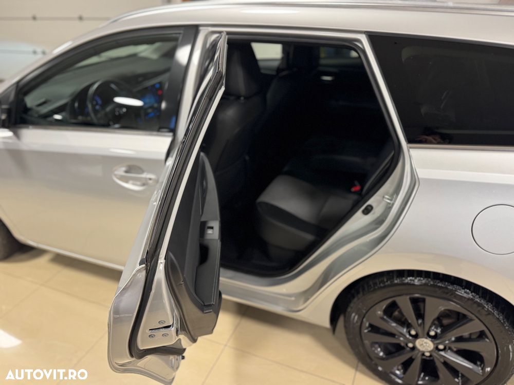 Toyota Auris 1.8 L VVT-i Sol + - 23