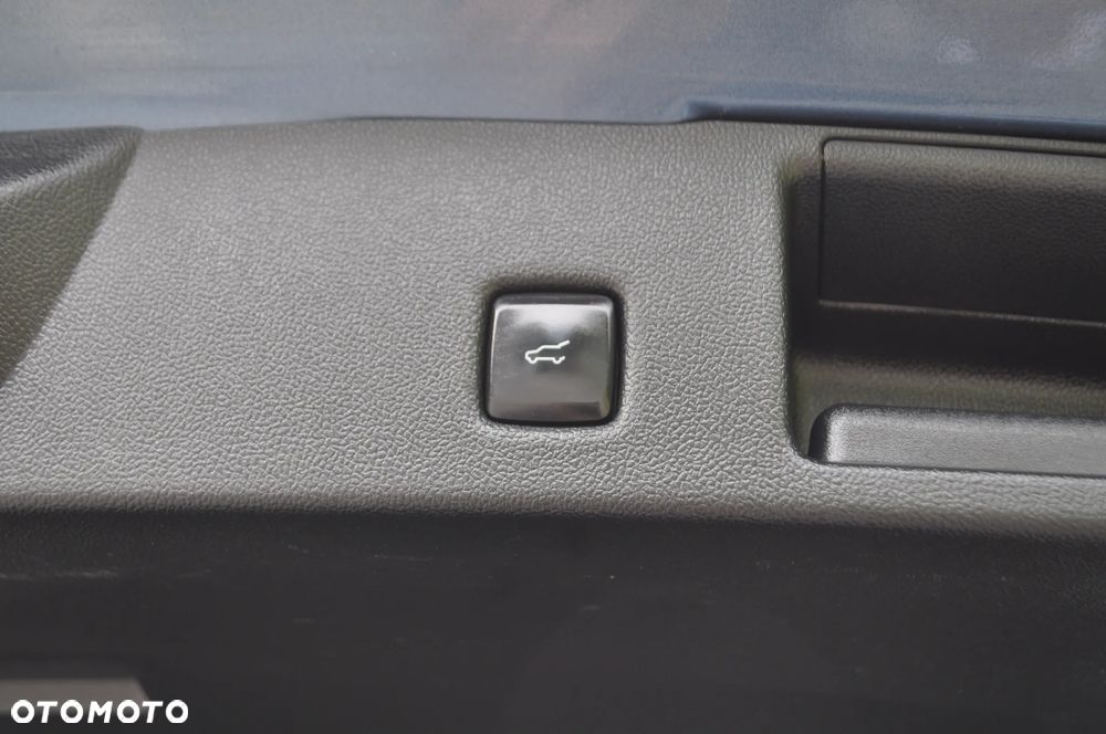 Ford Kuga 2.0 EcoBlue Hybrid ST-LINE X - 34