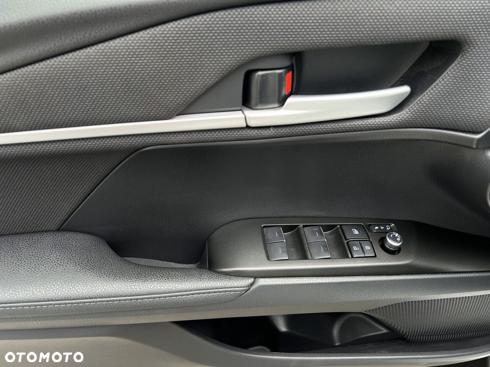 Toyota Camry - 20
