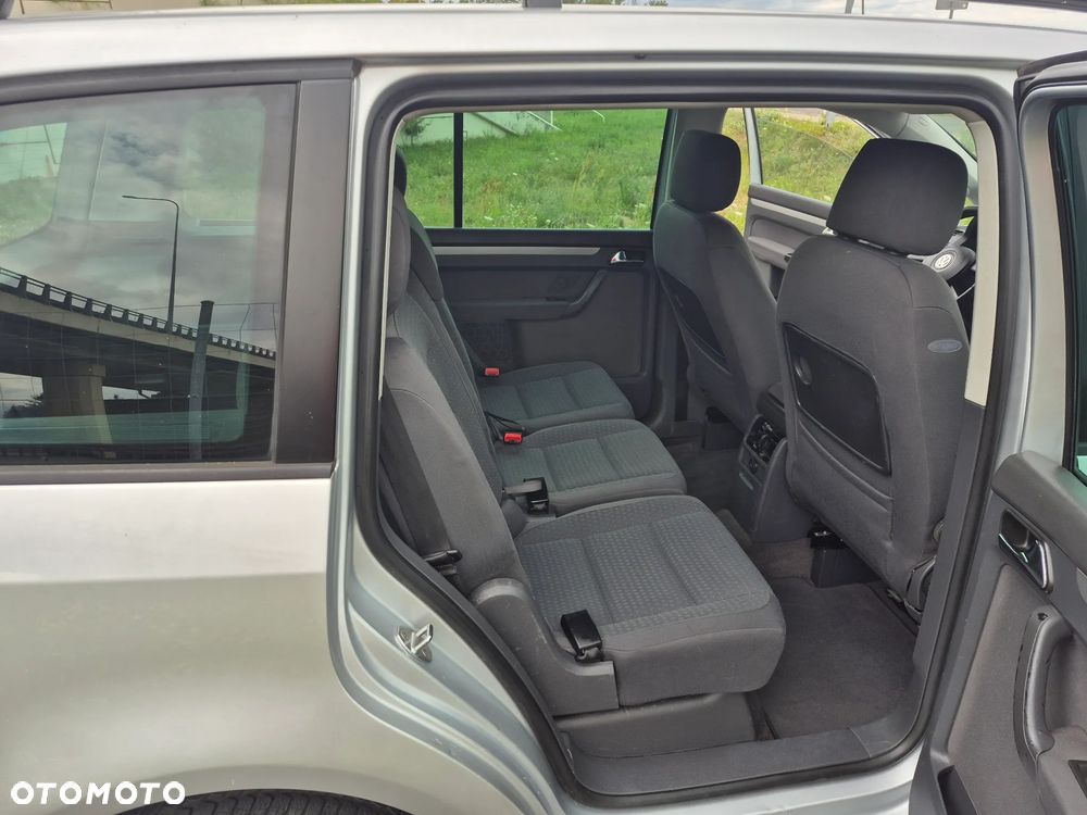 Volkswagen Touran - 9