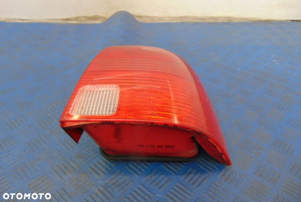 VOLKSWAGEN PASSAT B5 LAMPA TYLNA PRAWA STAN WIDOCZNY NA ZDJĘCIU - 2