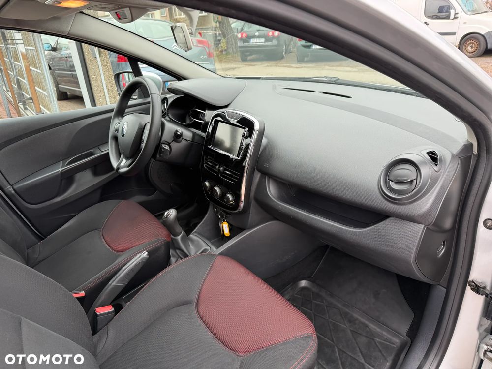 Renault Clio 1.2 16V 75 LIMITED - 19