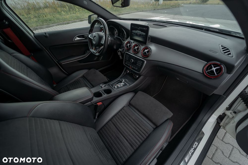 Mercedes-Benz GLA - 30