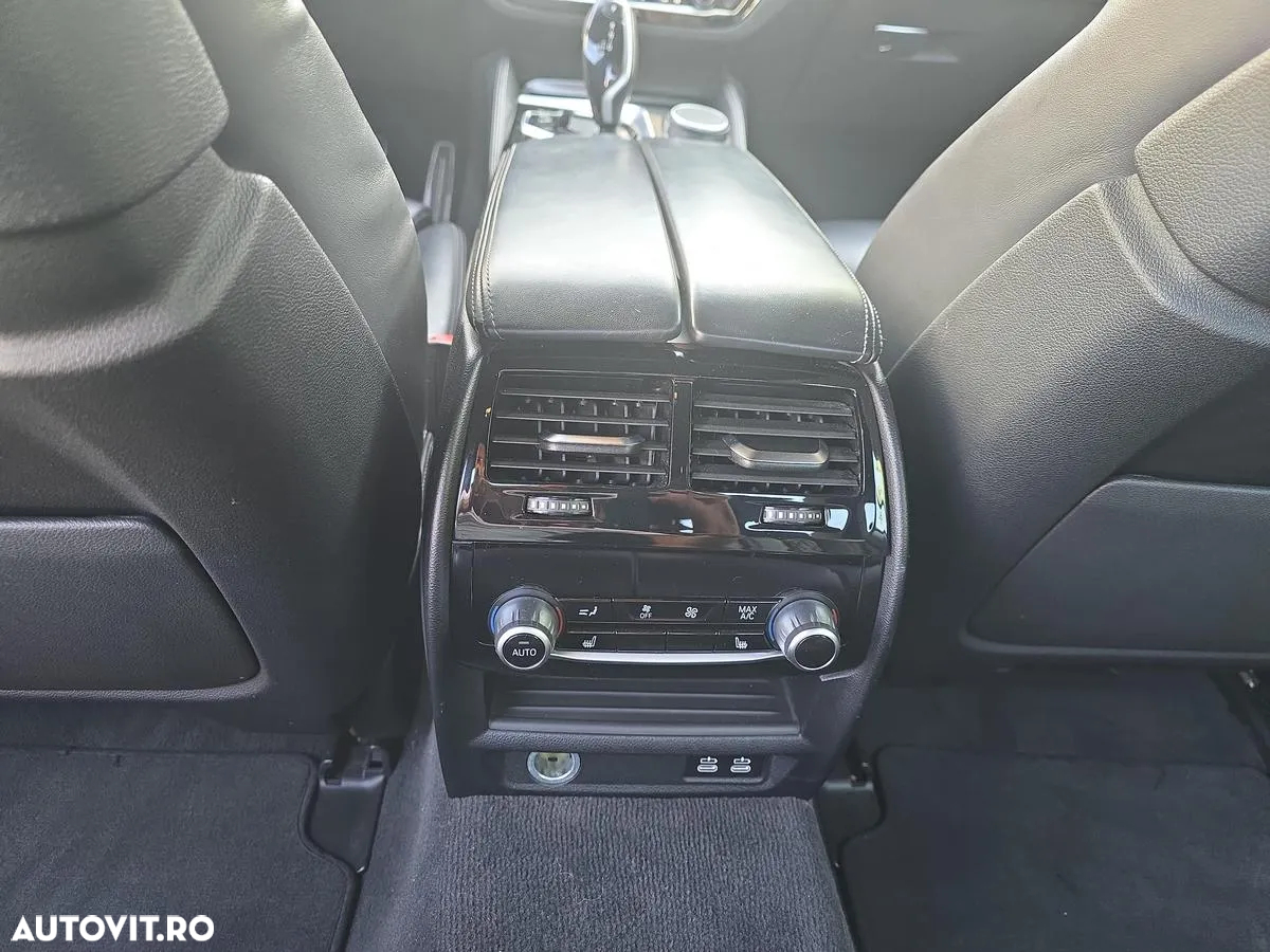 BMW Seria 5 530d xDrive AT MHEV - 12