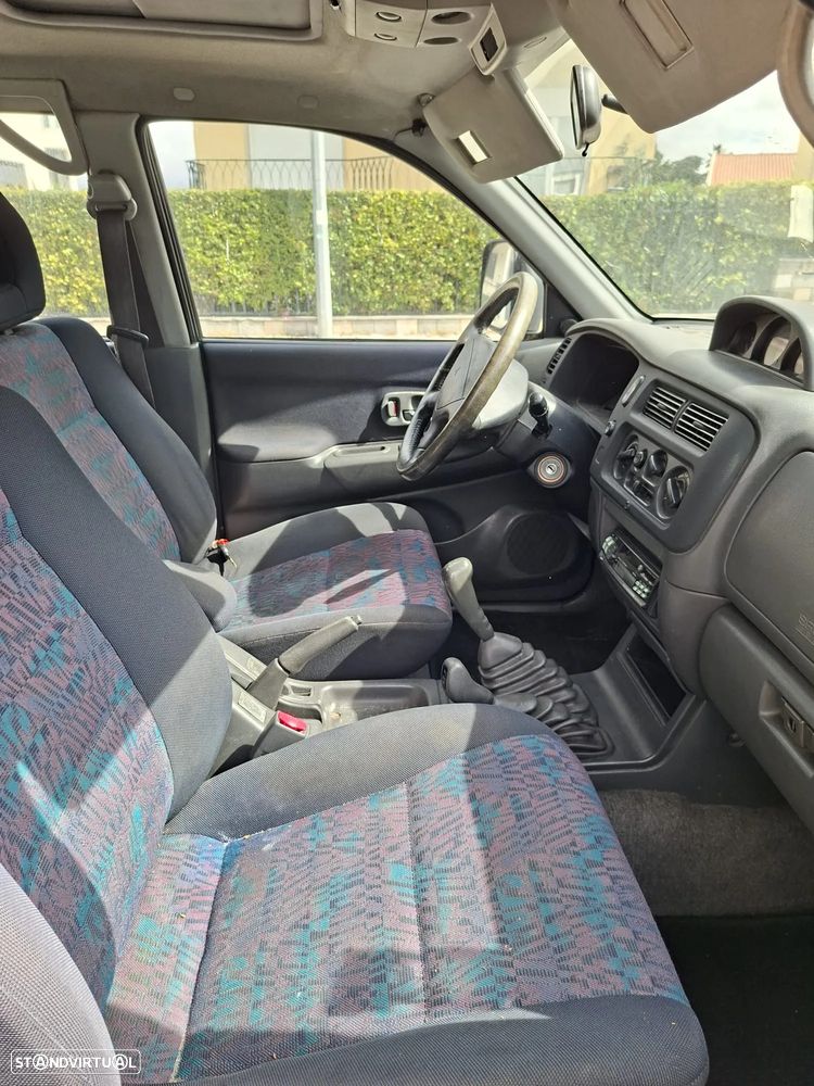 Mitsubishi Pajero Sport 2.5 TD GLS - 4
