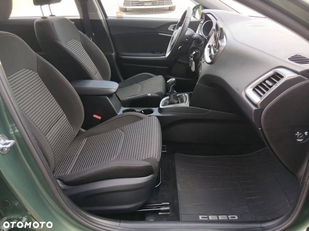 Kia Ceed 1.5 T-GDI M - 32