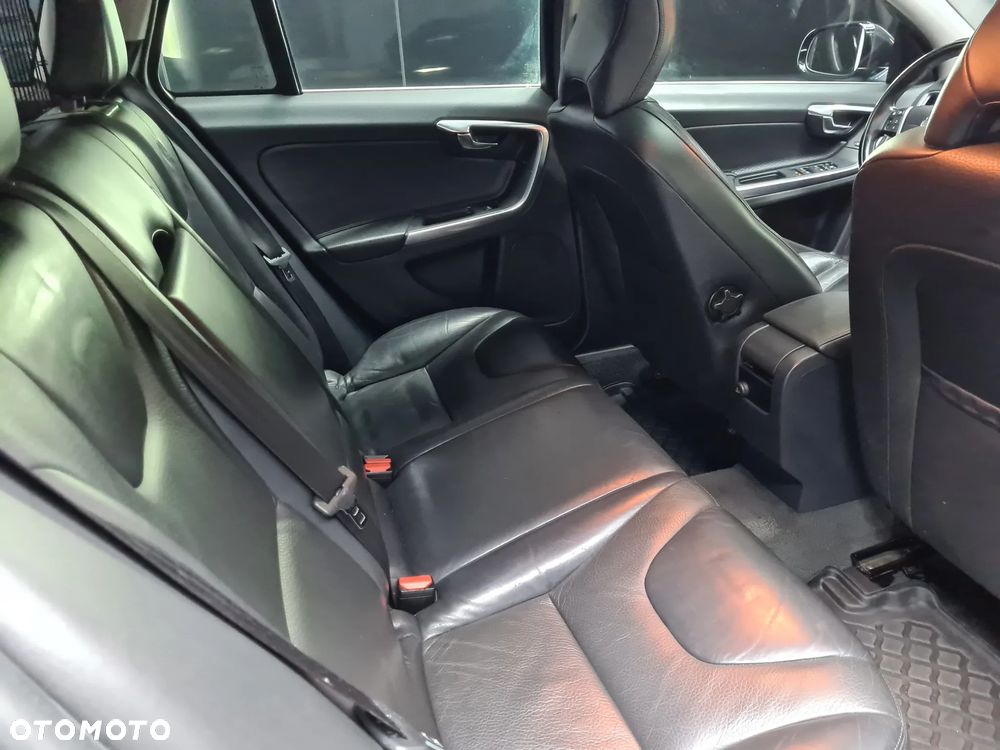 Volvo V60 D6 AWD Plug-in Hybrid Summum - 15