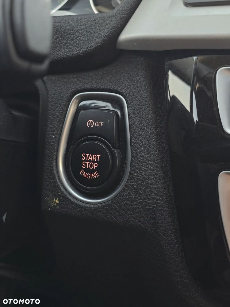 BMW Seria 3 320d Sport Line - 33