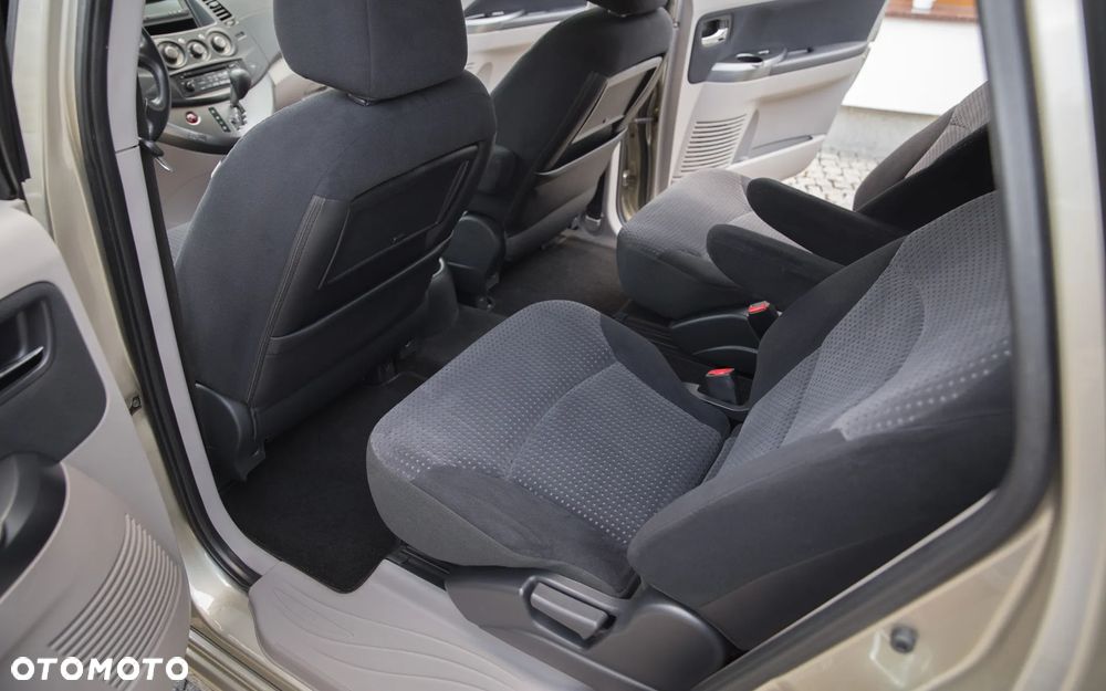Mitsubishi Grandis 2.4 Intense - 28