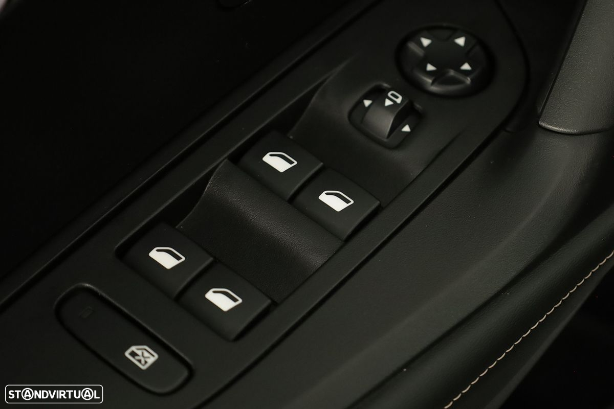 Peugeot 2008 1.2 PureTech Allure EAT8 - 21