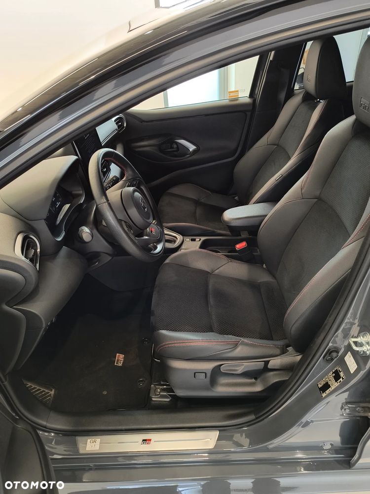 Toyota Yaris Hybrid 1.5 GR Sport - 10