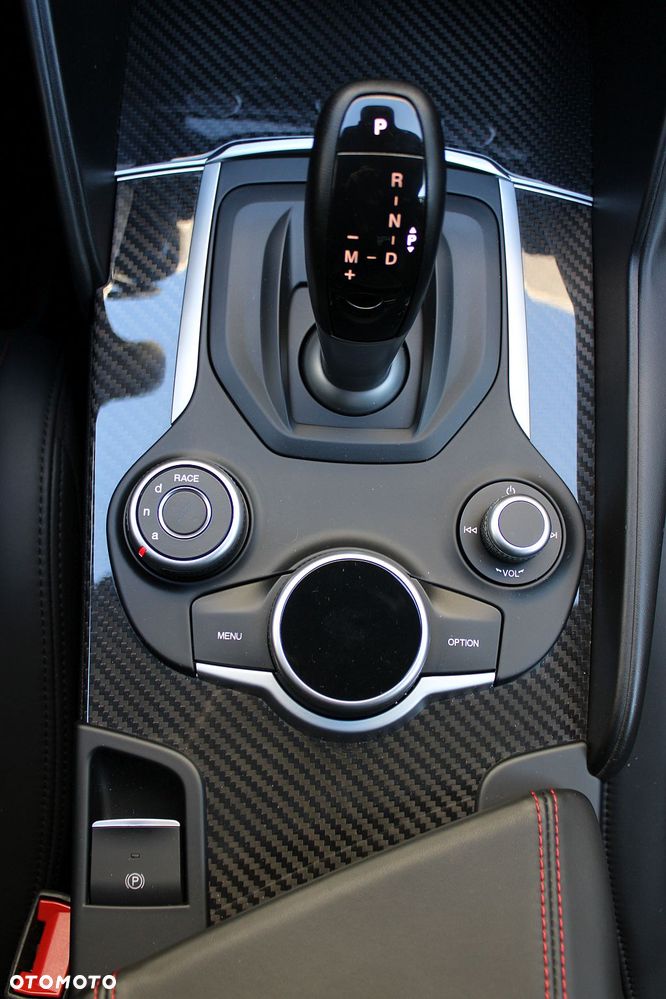 Alfa Romeo Giulia 2.9 Bi Turbo V6 Quadrifoglio - 24