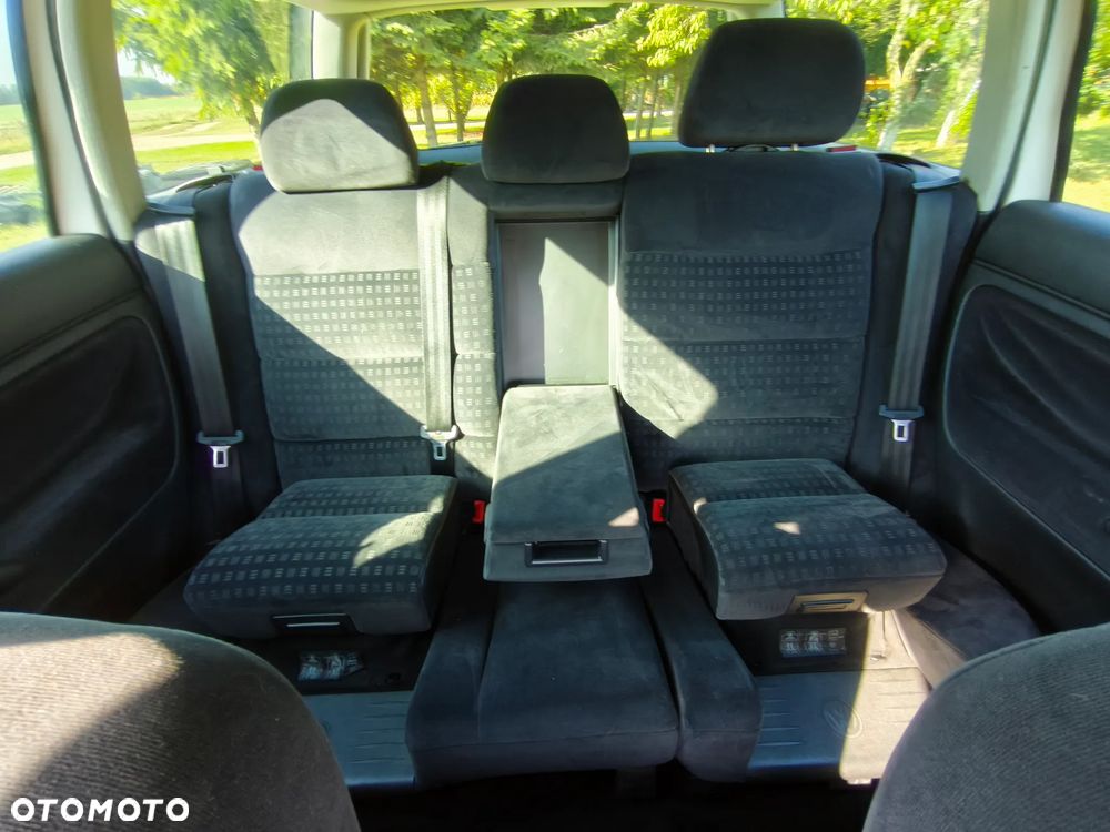 Volkswagen Passat 1.6 Comfortline Family - 21