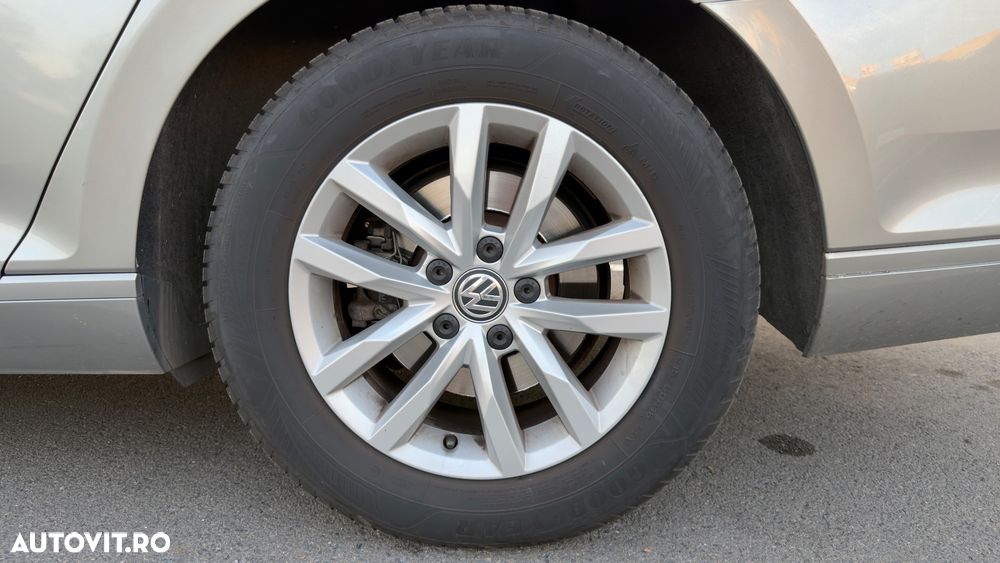 Volkswagen Passat - 12