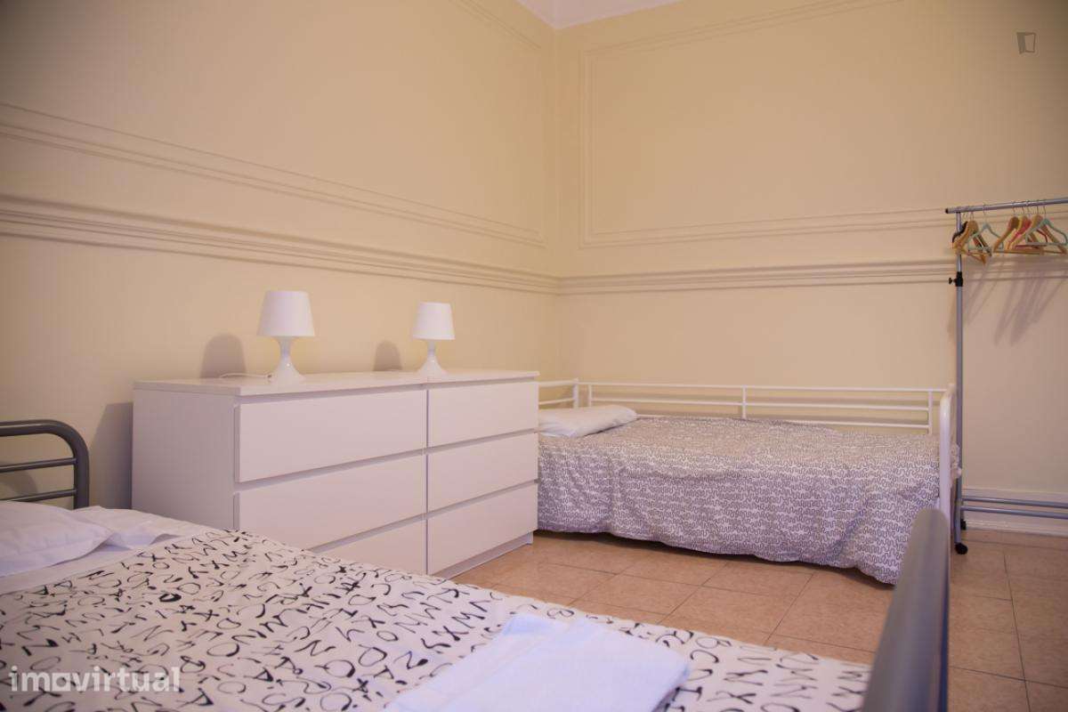 Quarto - localizado em São Sebastião Lisbon - Grande imagem: 3/17