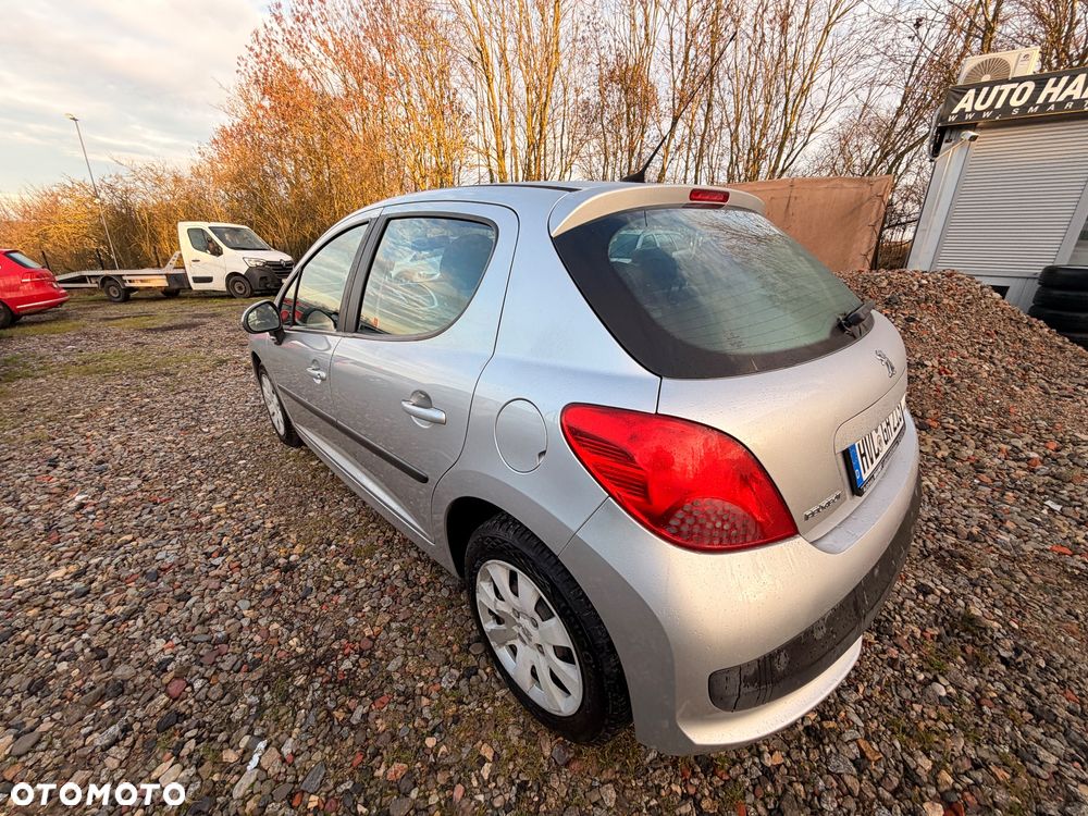 Peugeot 207 1.4 - 18