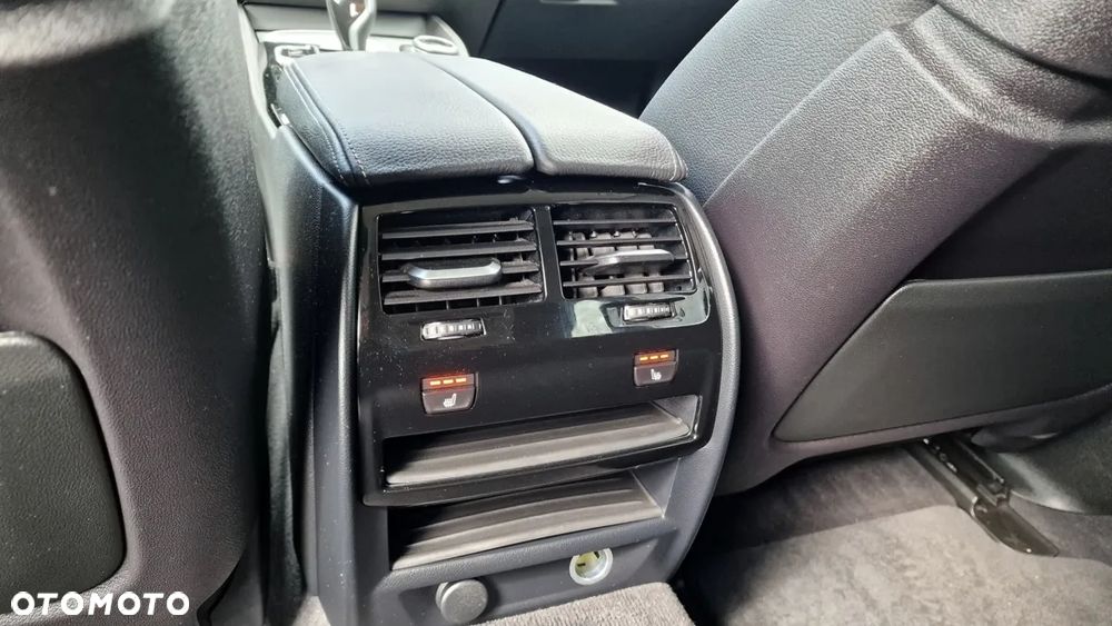 BMW Seria 5 530d Touring Sport Line - 33