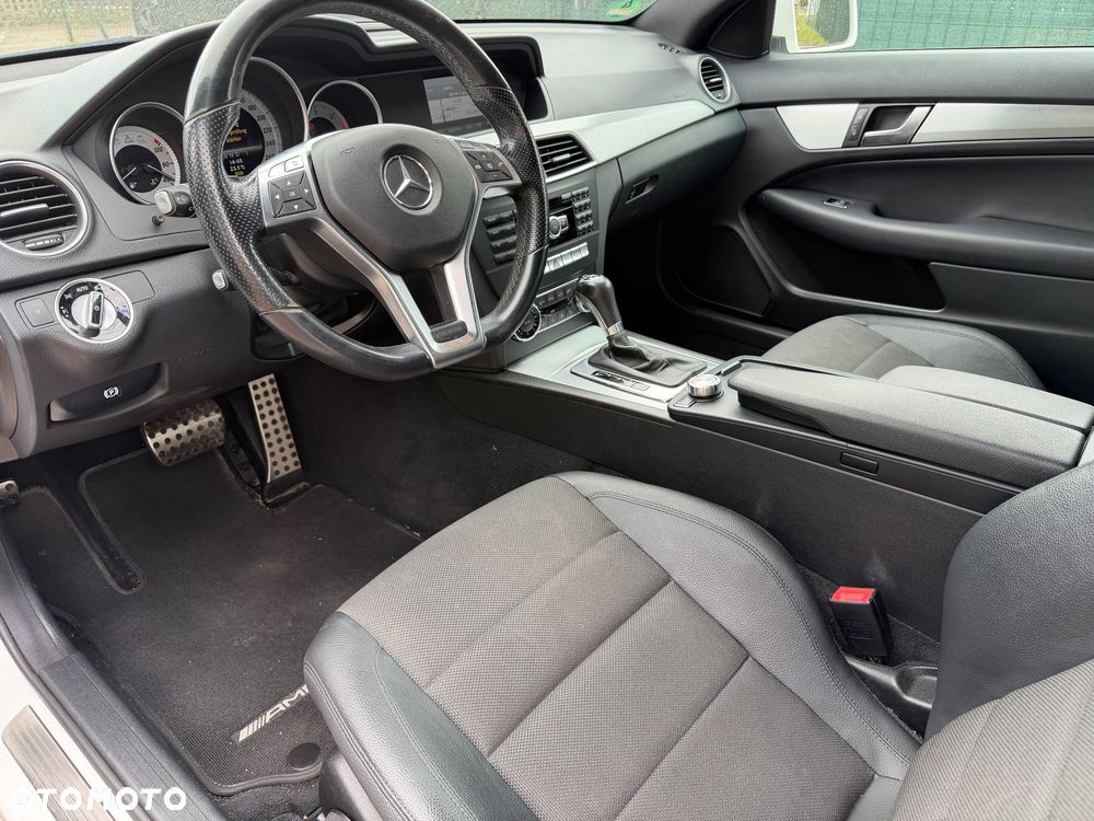 Mercedes-Benz Klasa C 220 CDI DPF BlueEFFICIENCY 7G-TRONIC Edition 1 - 19