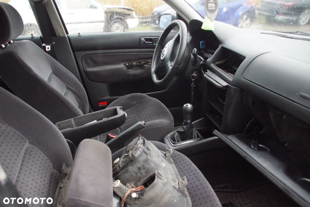 Auto na części - Volkswagen Golf IV 1.6 8V 101 KM AKL DLP L041 1997R Silnik Skrzynia Drzwi Maska Klapa Zderzak Błotnik Lusterko Klamka Lampa Deska Kokpit Sterownik Moduł Czujnik Kierownica - 13