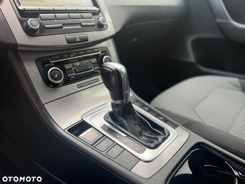 Volkswagen Passat - 21