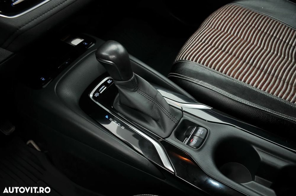 Toyota Corolla 1.8 HSD Business - 14