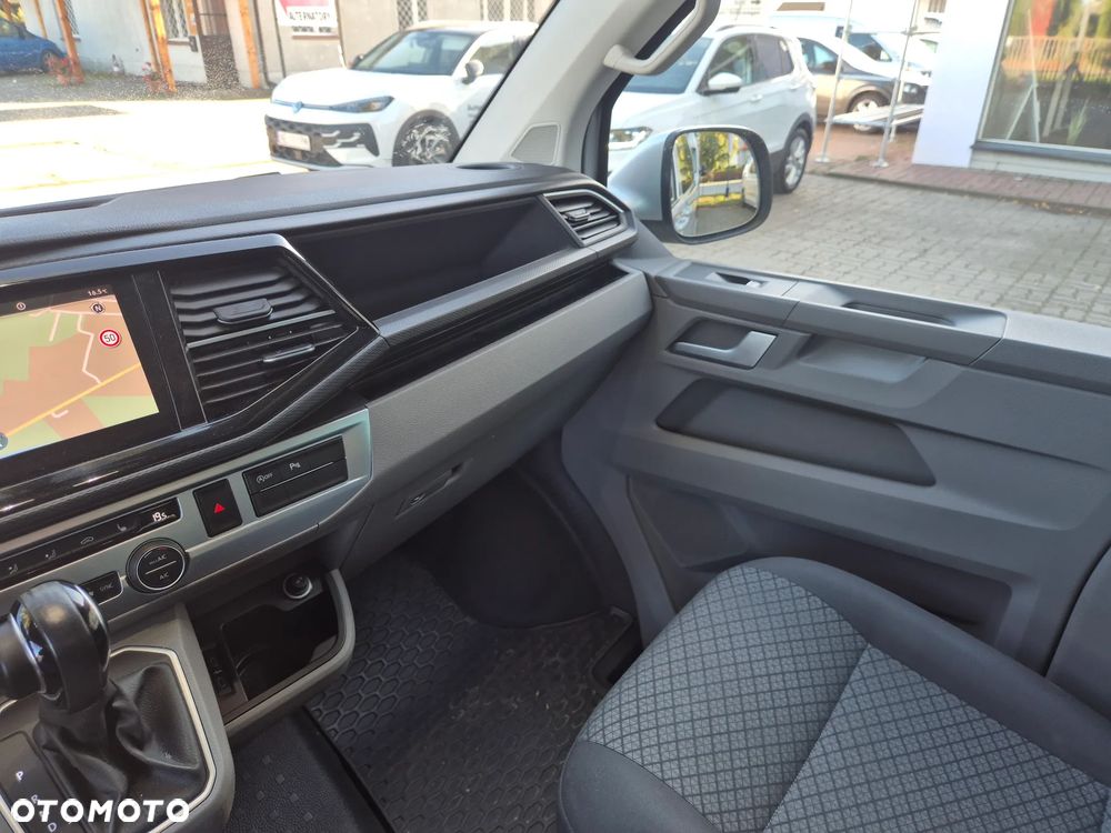 Volkswagen Caravelle - 11