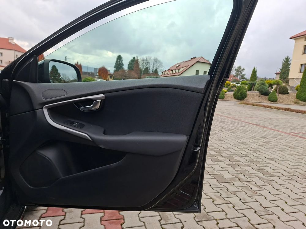 Volvo V40 D2 Drive-E SCR R-Design Momentum - 8