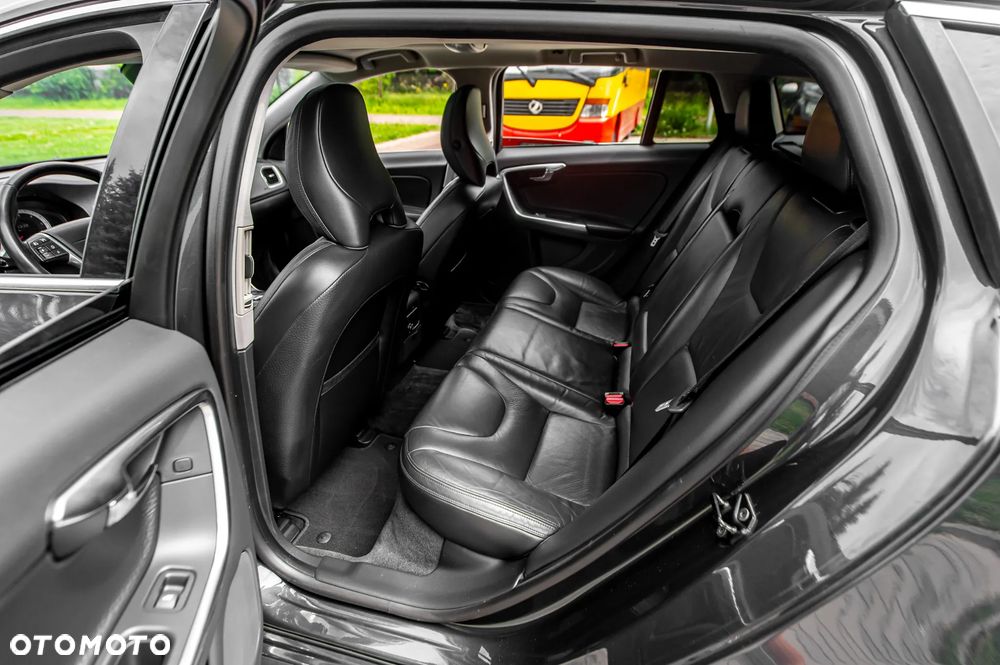 Volvo V60 D5 Geartronic Momentum - 9