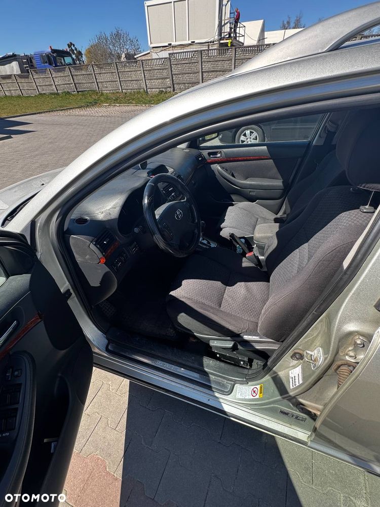Toyota Avensis - 5