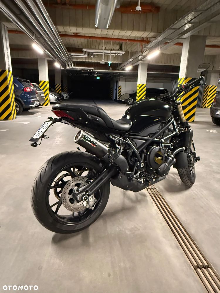 Benelli 752 S - 4