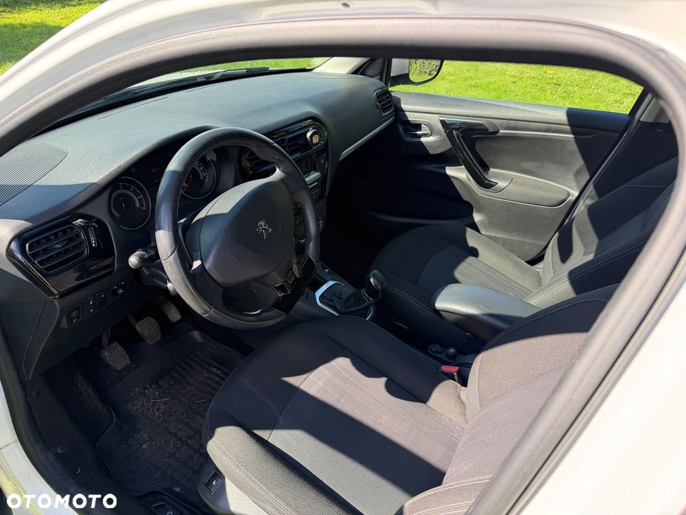 Peugeot 301 1.6 VTi Allure - 7