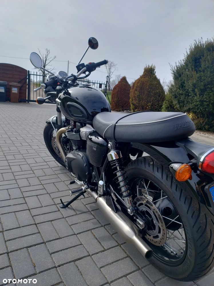 Triumph Bonneville - 4