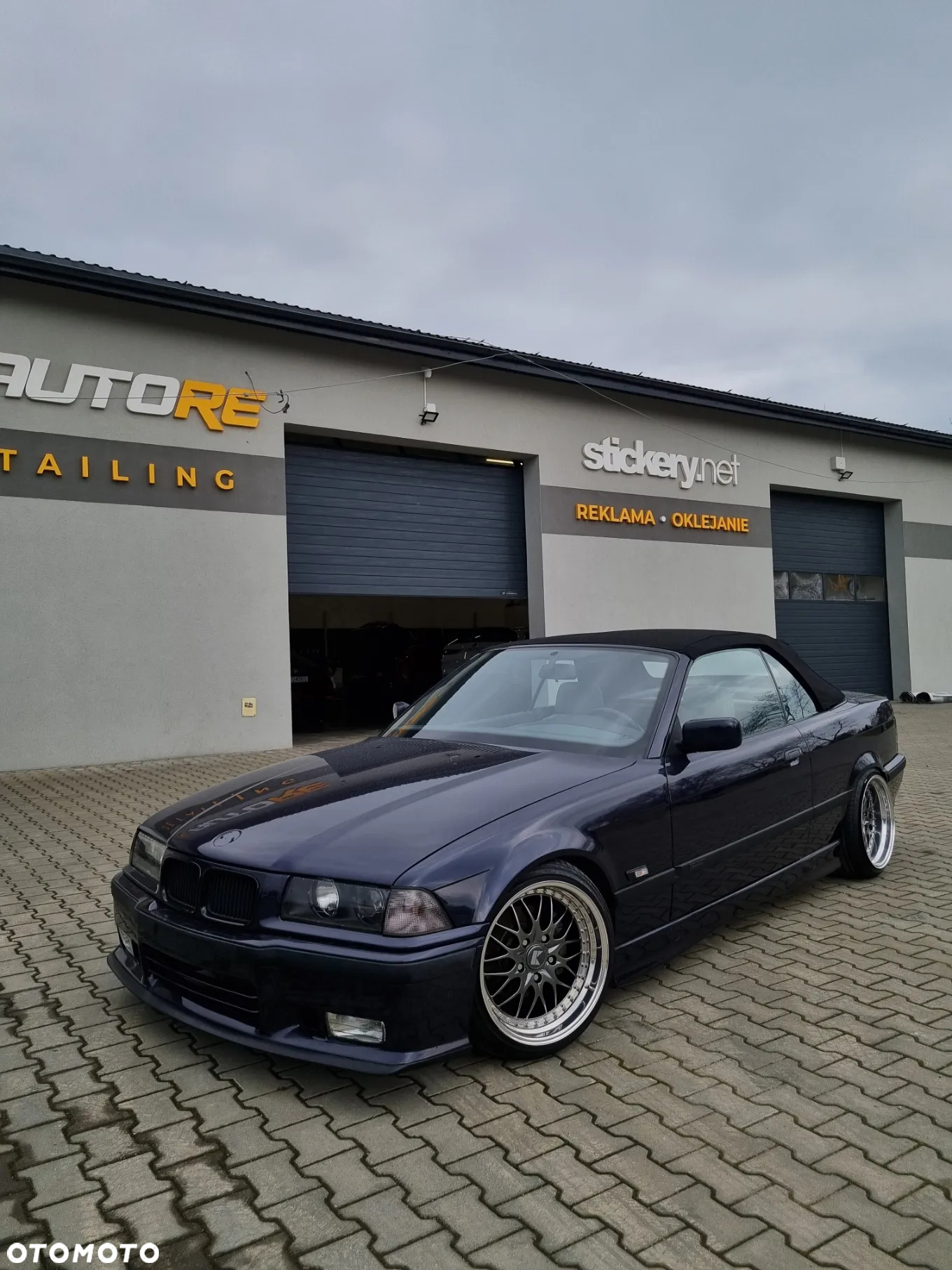 BMW Seria 3 318i Cabriolet - 10