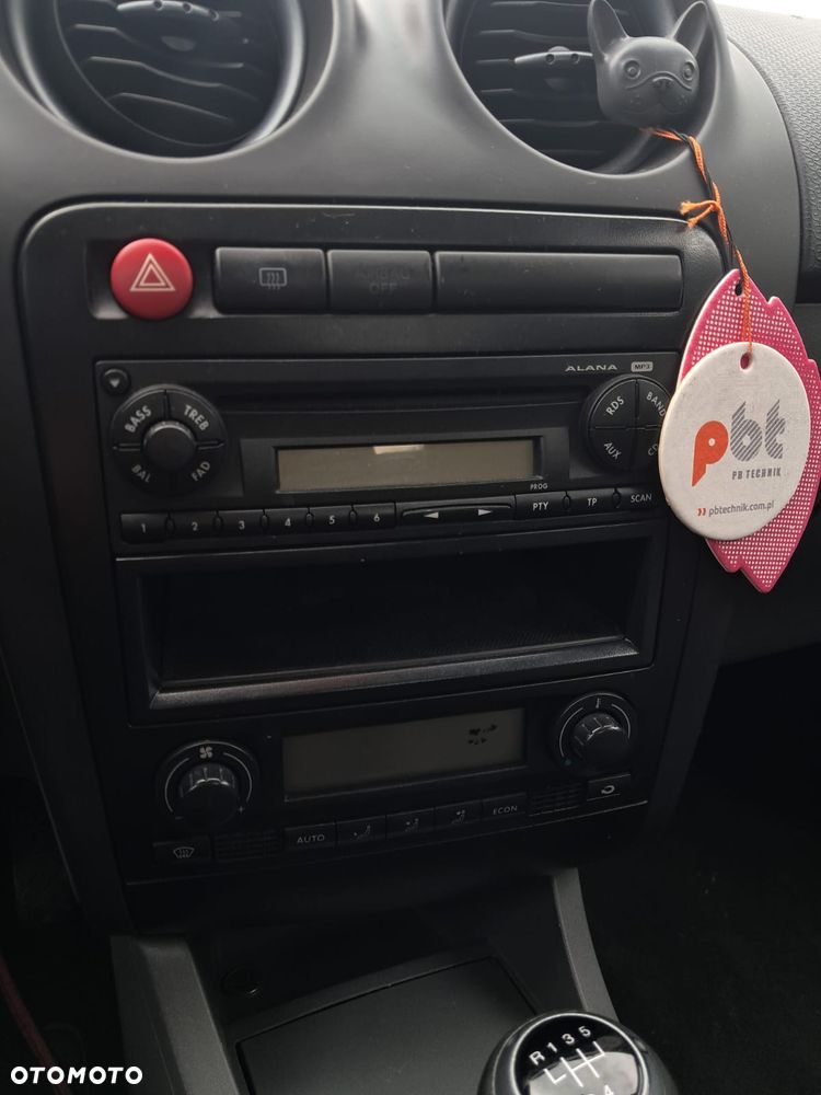 Seat Ibiza 1.6 16V Reference - 8