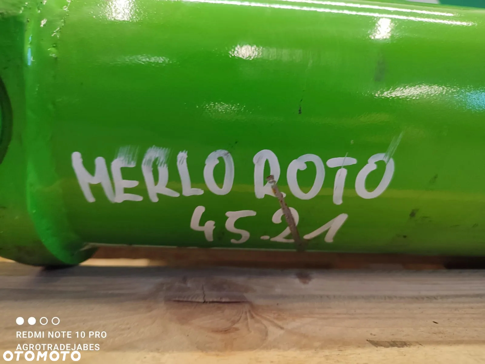 Siłownik poziomowania łyżki MERLO ROTO 45.21 - 8