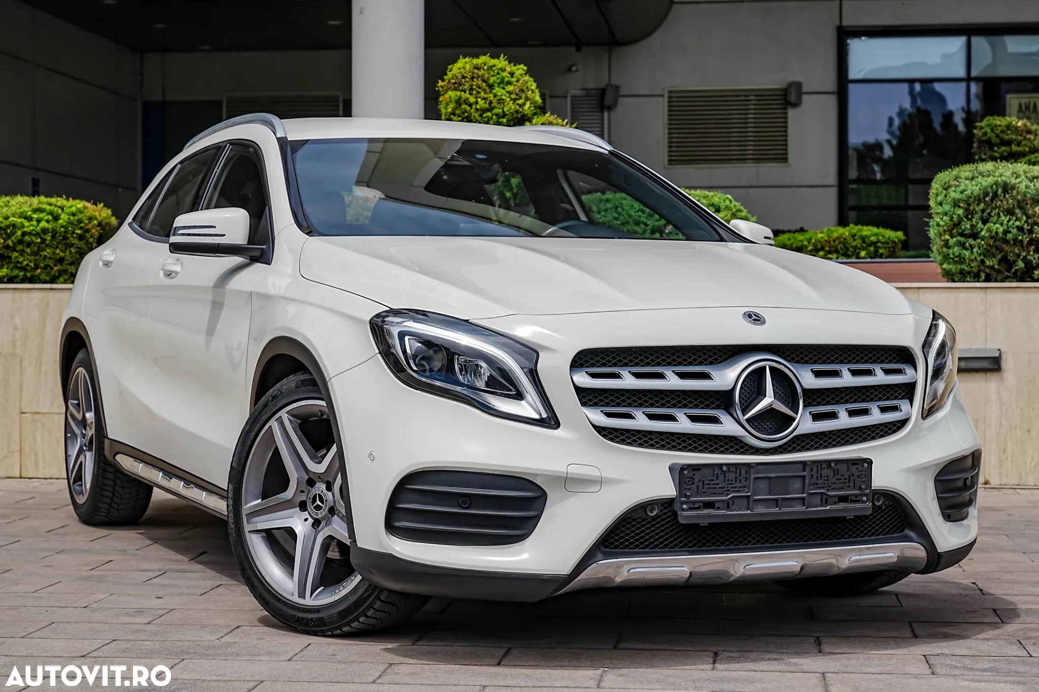 Mercedes-Benz GLA 180 7G-DCT AMG Line - 10