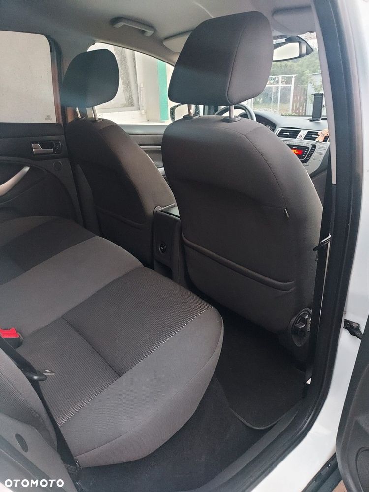 Ford Kuga 2.0 TDCi Individual - 4