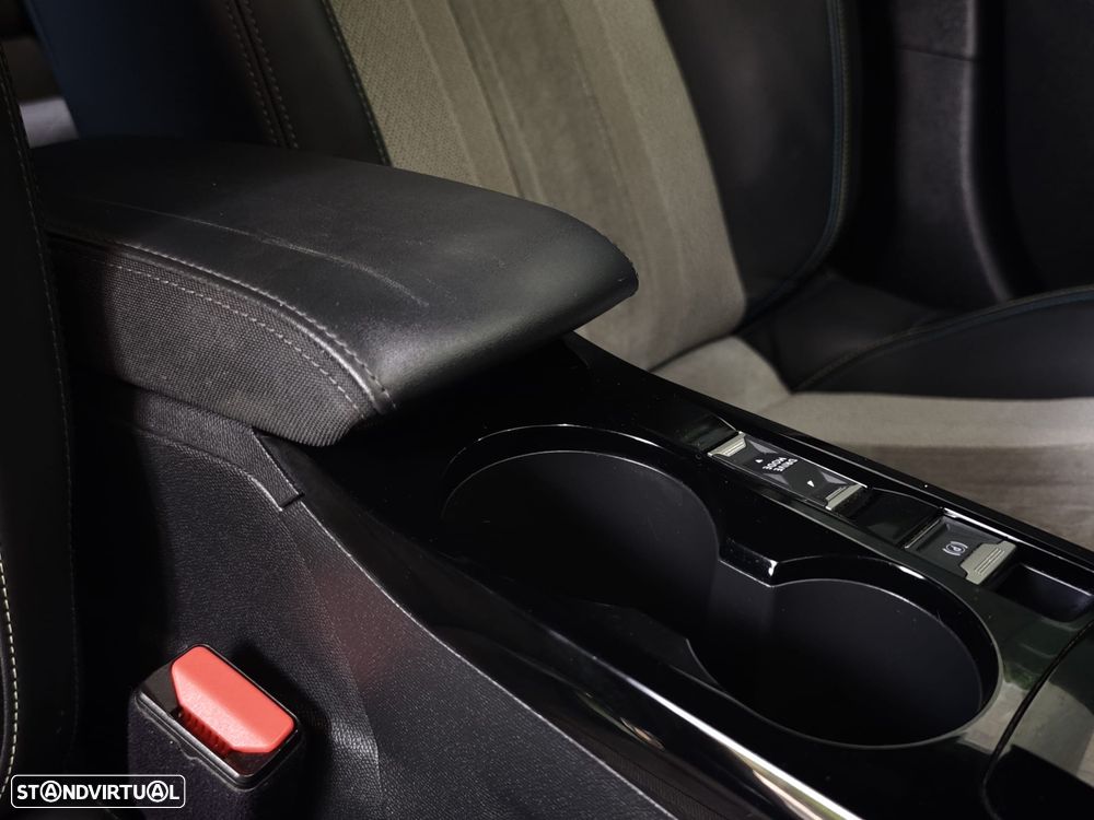 Peugeot e-2008 GT Pack - 44