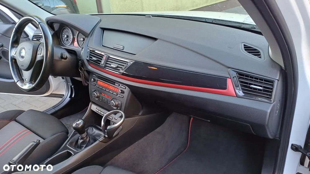 BMW X1 sDrive18d xLine - 28