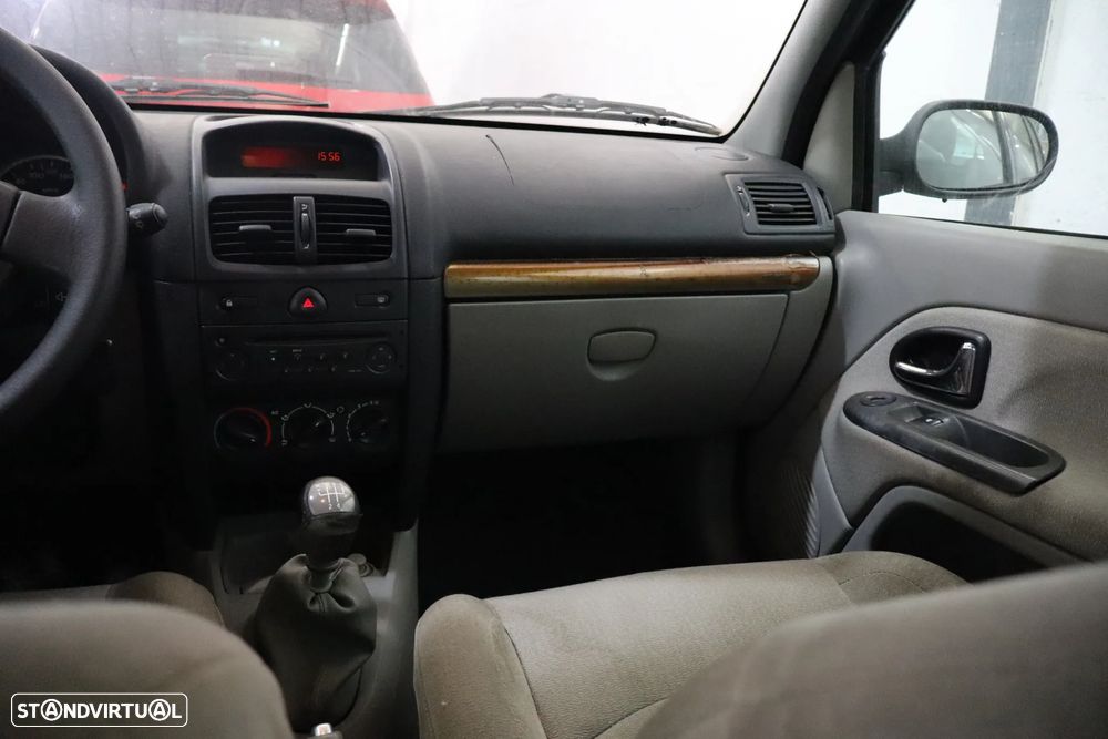 Renault Clio - 10