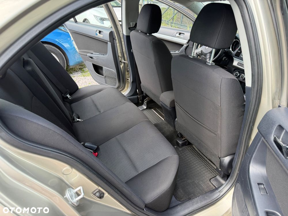 Mitsubishi Lancer 1.6 Intense - 9