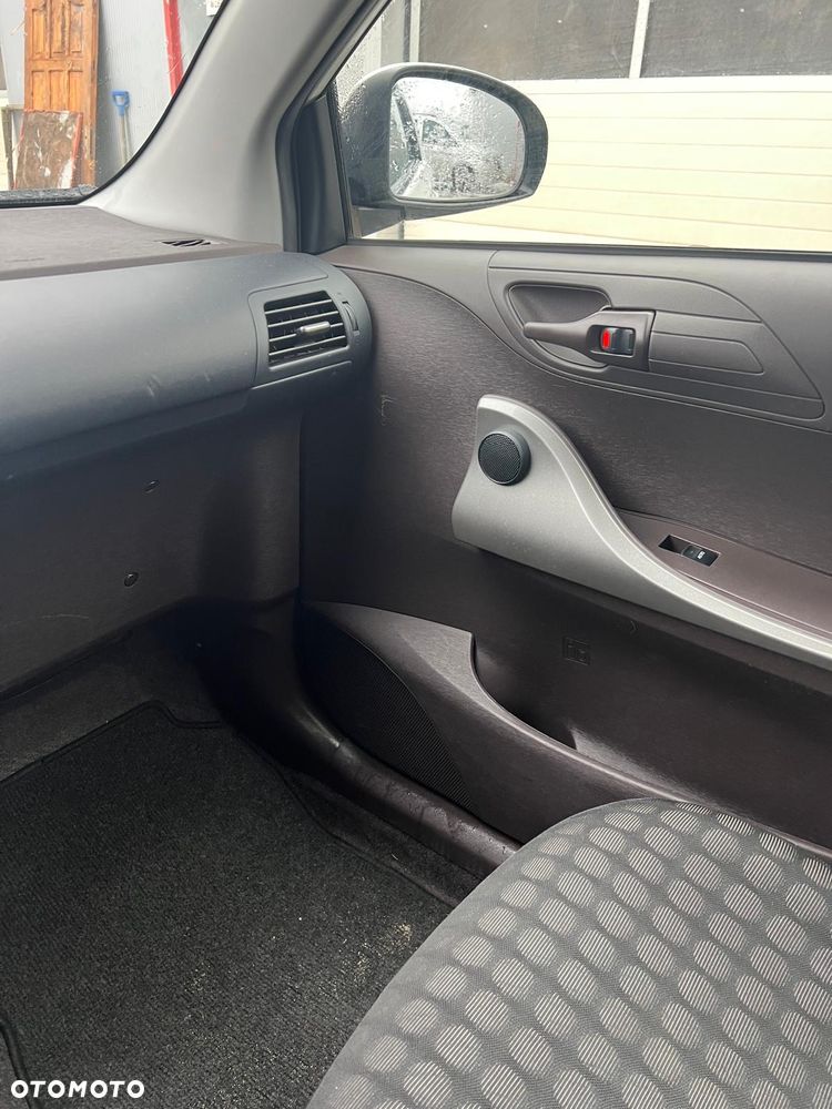 Toyota iQ 1.0 Sol - 12