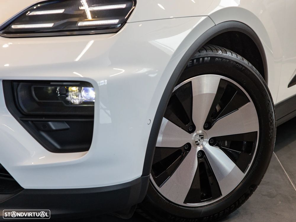 Porsche Macan Electric 4 - 16