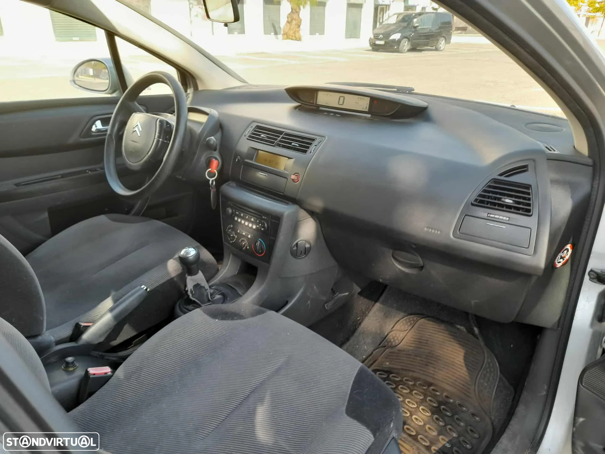 Citroën C4 1.4 16V SX - 2