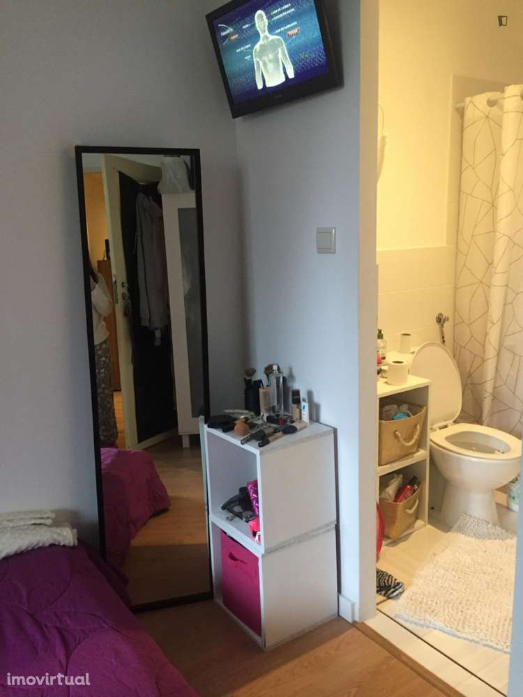Quarto - localizado em Paranhos Porto - Grande imagem: 3/17