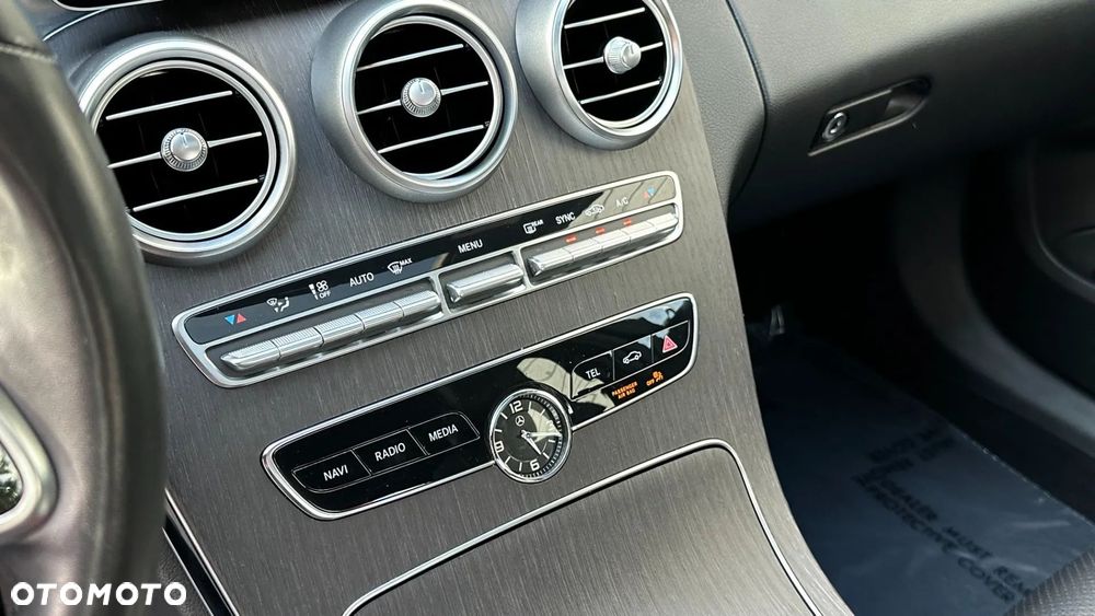 Mercedes-Benz Klasa C 300 9G-TRONIC AMG Line - 14
