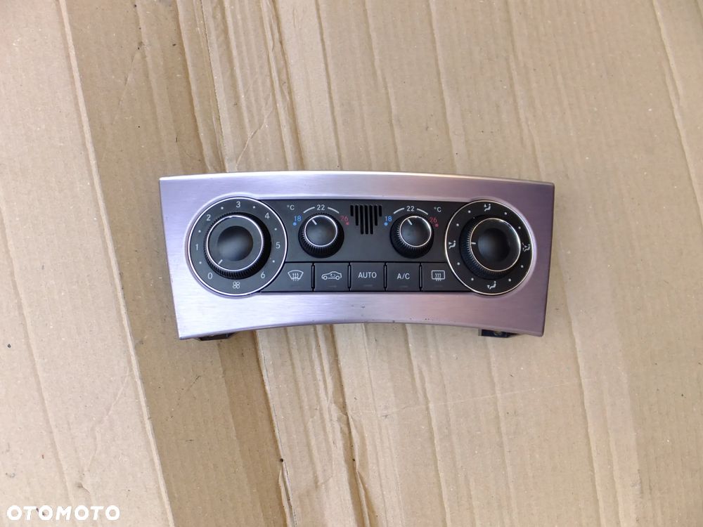 panel sterowanie klimatyzacji mercedes CLC CL203 2009r A2038304085