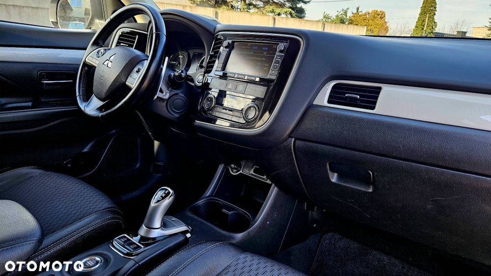 Mitsubishi Outlander - 8